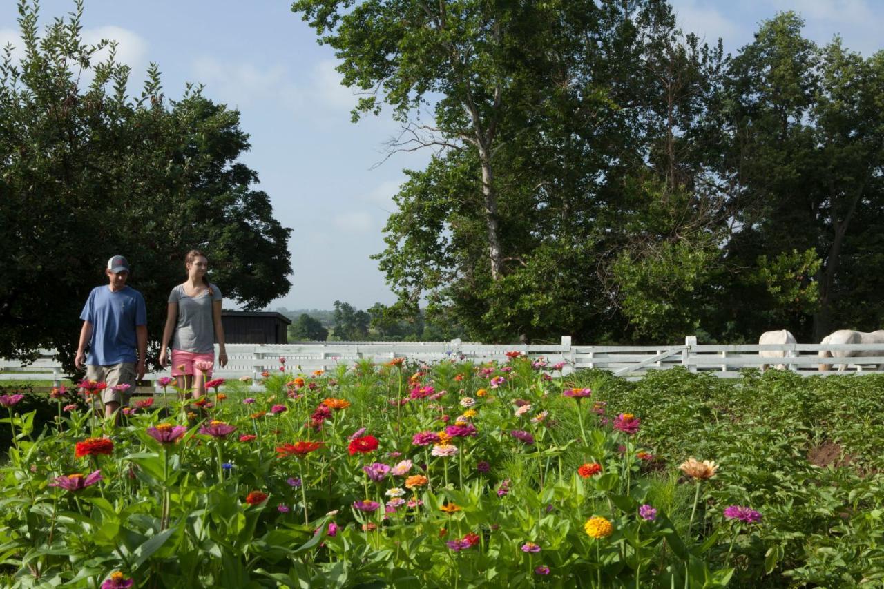 Shaker Village Of Pleasant Hill Harrodsburg Exterior photo