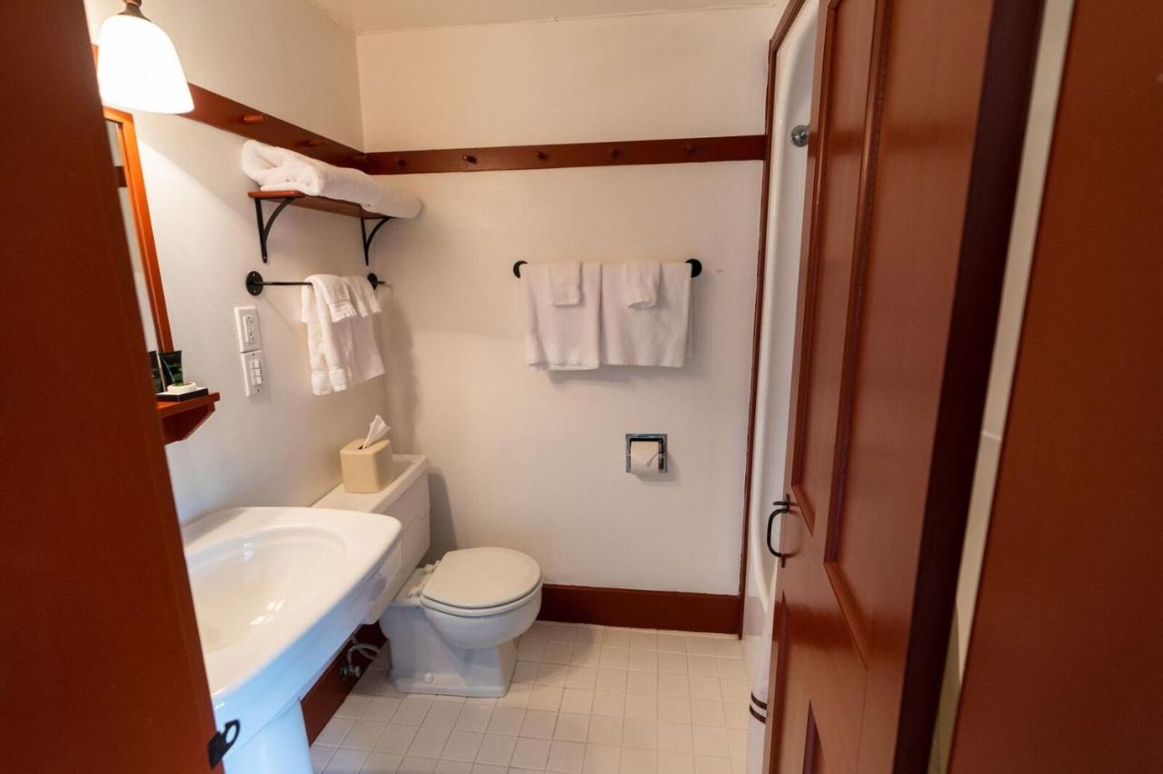 Shaker Village Of Pleasant Hill Harrodsburg Room photo