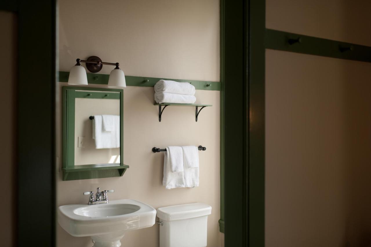 Shaker Village Of Pleasant Hill Harrodsburg Room photo